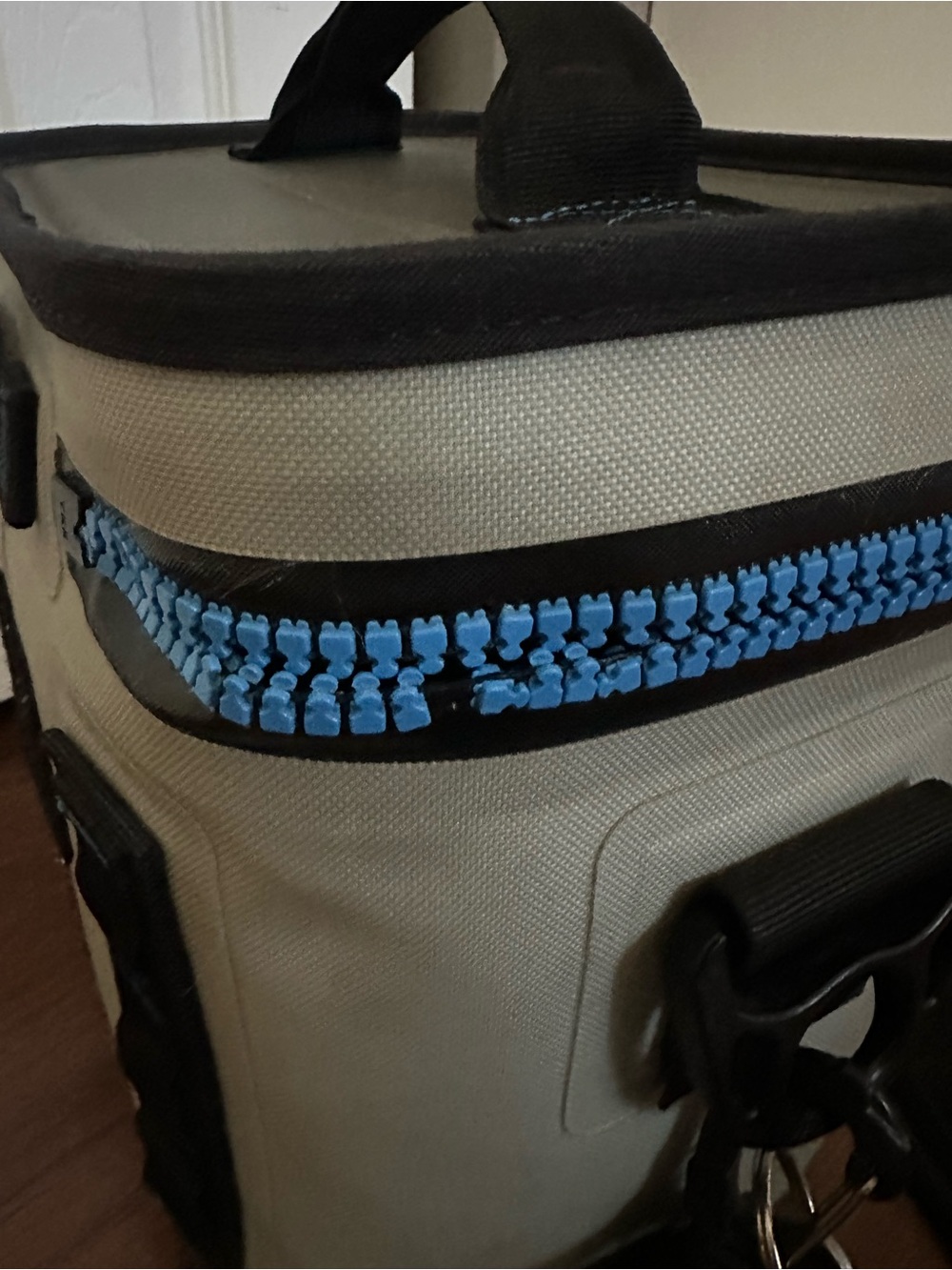 YETI 8 Hopper cooler w/ Broken Zipper - Picture 3 of 5